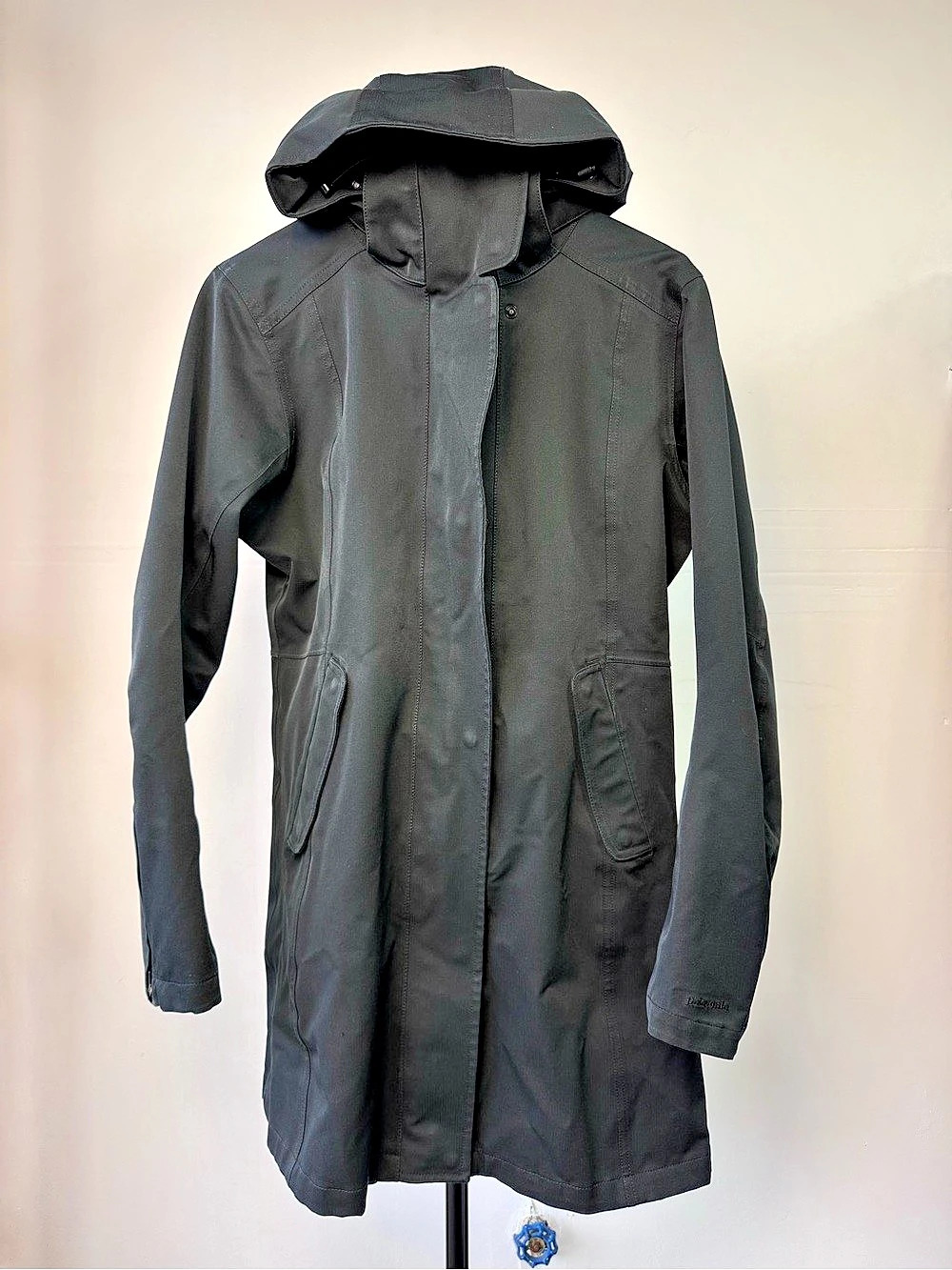 Patagonia Women's Black Jacket Rain Wind Outdoors Long Parka Hooded Medium